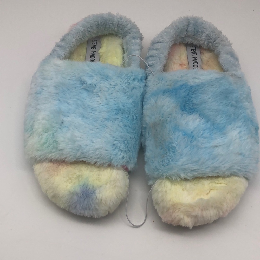 STEVE MADDEN Fidget Faux fur slippers.